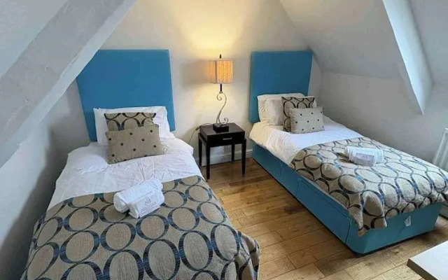 Modern Apartment - Quiet Location