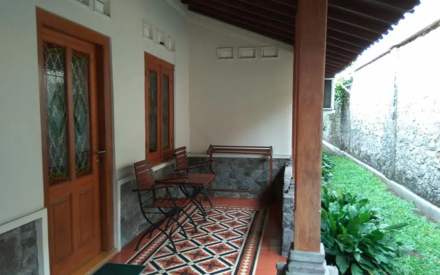 Omah Pitoe Guest House
