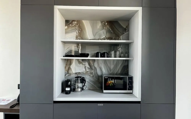 128 LIM - 2001 Stay Only Tower Suite