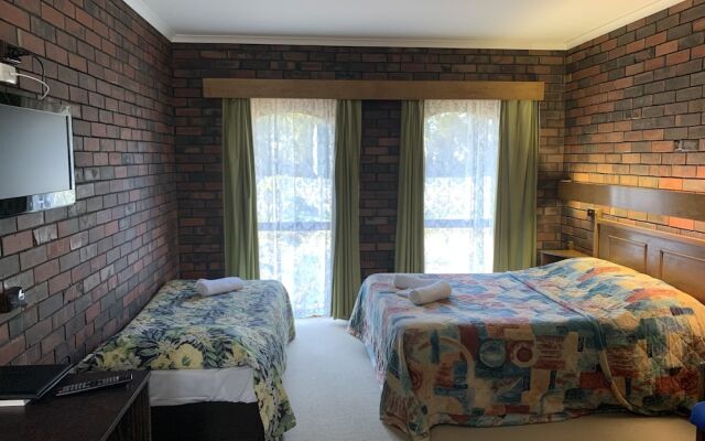 Two Rivers Motel