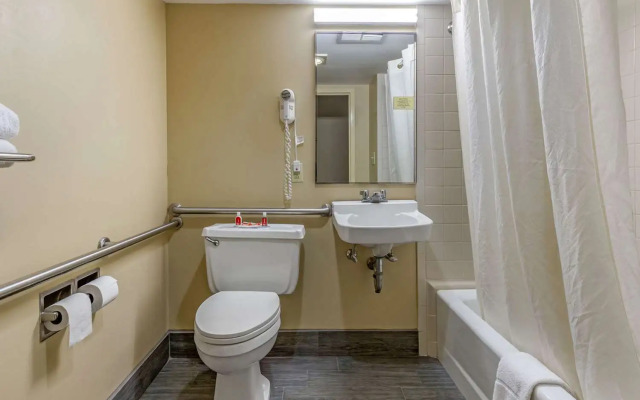 Econo Lodge & Suites Southern Pines - Pinehurst