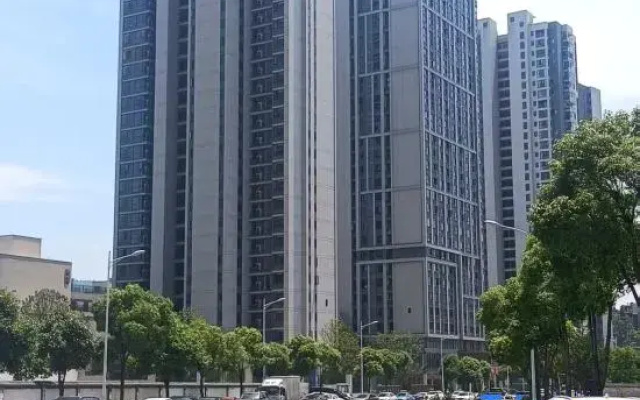 L Hotel (Finance and Economics College Jinxing Road Subway Station)