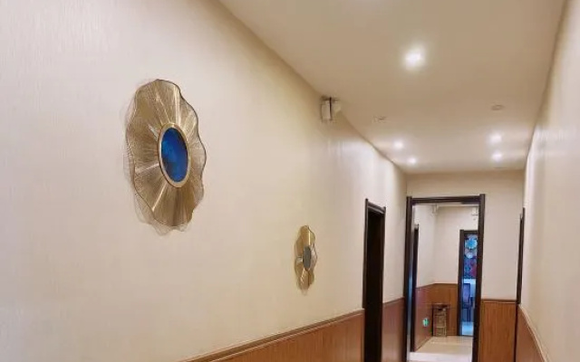 Hongji Business Hotel