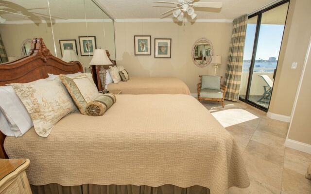 East Pass Towers 304 3 Bedroom Condo by RedAwning