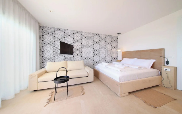 Luxury villa 360 - private heated pool