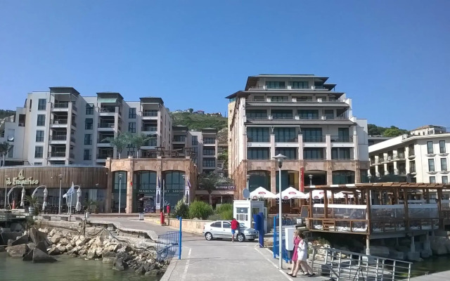 Marina City Hotel