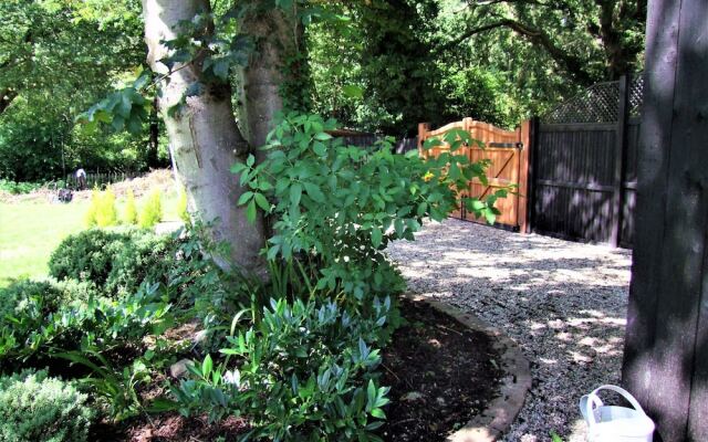 Romantic Lodge on Edge of Nature Reserve
