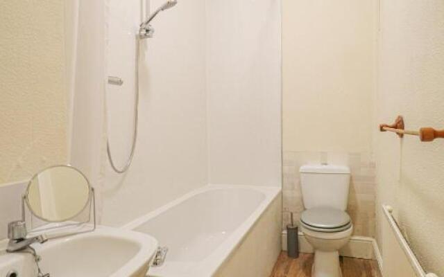 Cosy Ardrossan Apartment