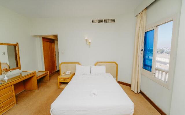 Queens Valley Hotel, Restaurants, Bars and Spa Luxor