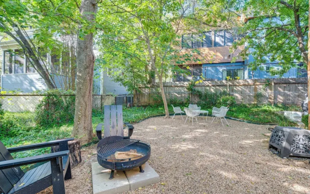 4 Mi to Dtwn: Pet-friendly Austin Studio