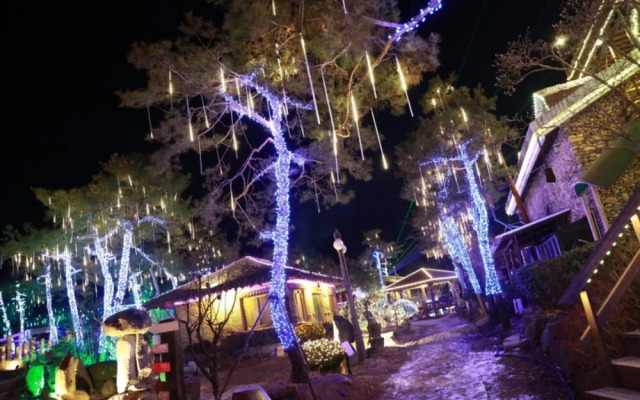 Gongju Jangseung Maeul Caravan