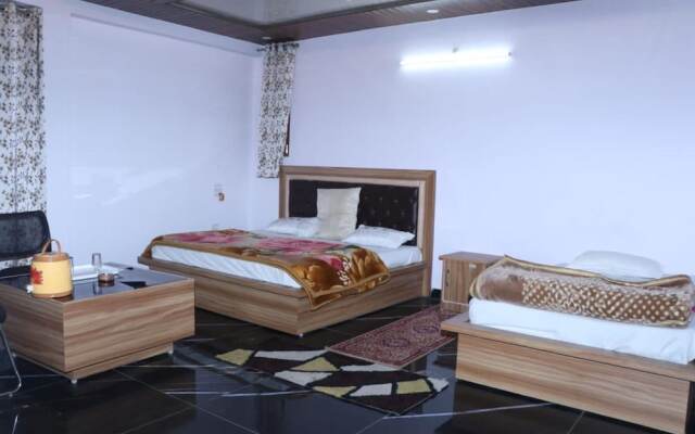 Shri Anand Hotel Berinag