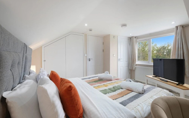 Stylish 4 Bedroom Home in Brightside Ave