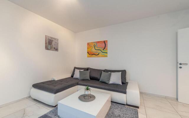 Star 6 modern & centrally ap for 6