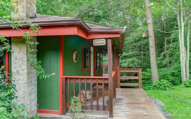 Magnolia Streamside Resort