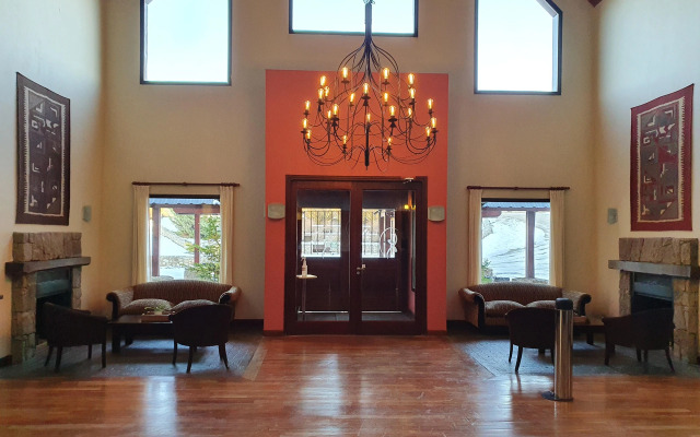 Xelena Hotel & Suites