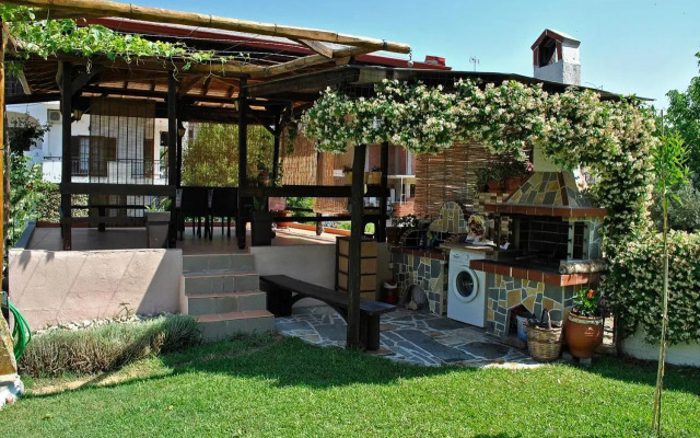 Voula Kourbeti Apartments