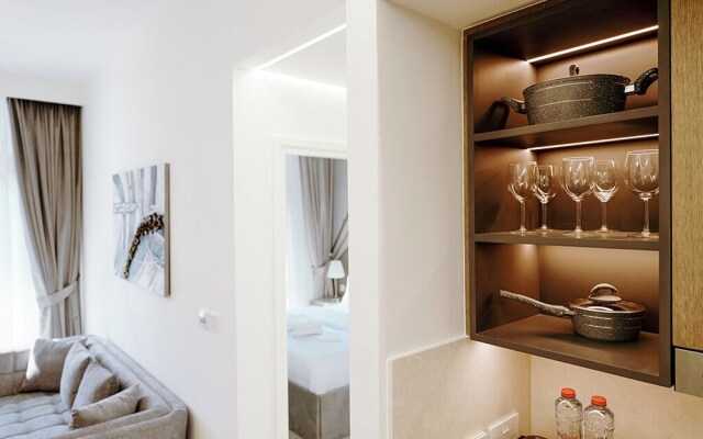 Stayis-Luxury 1 BR with City SkylineView