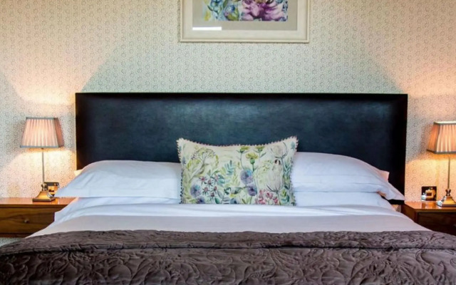 The Manor West Hotel & Leisure Club