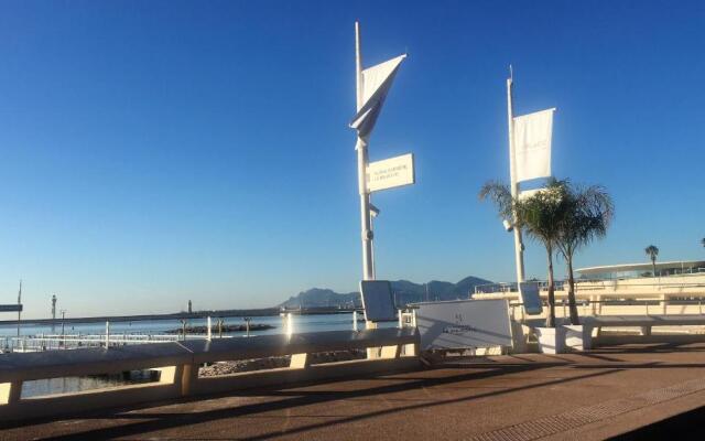 T2 proche de la gare, à 10 minutes à pieds de la Croisette, piscine & parking dans résidence de haut standing