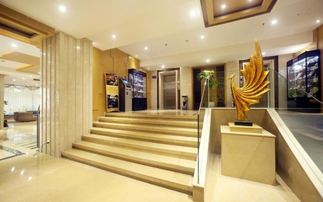 Phoenix Regalia Hotel