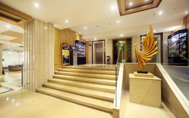 Phoenix Regalia Hotel Chain Chunxi Branch