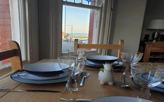 2br-beachviews-petfriendly-freeparking
