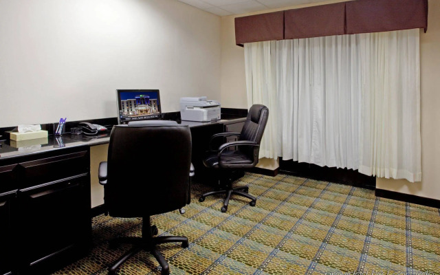 Holiday Inn Express & Suites Hope Mills-Fayetteville Arpt by IHG