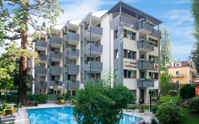 Flora Hotel & Suites