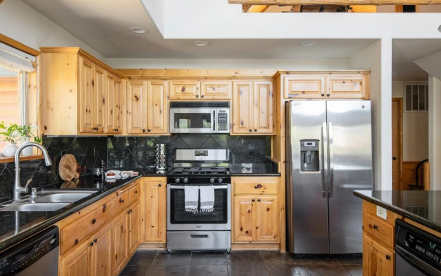 Golden Oak Rd - Moonridge