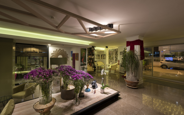 Nun Hotel Lara