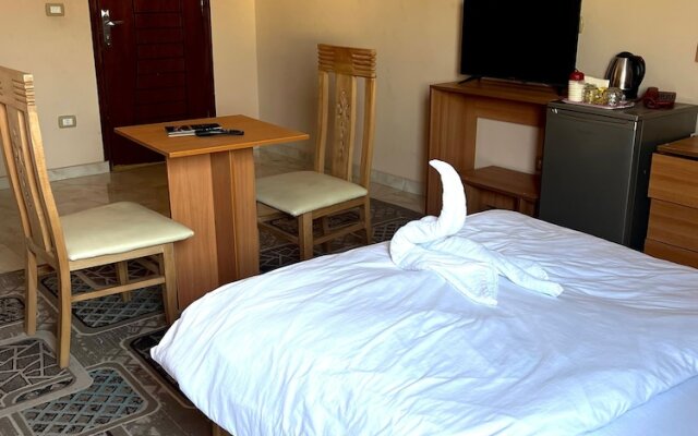 Grand Pyramids View Guesthouse