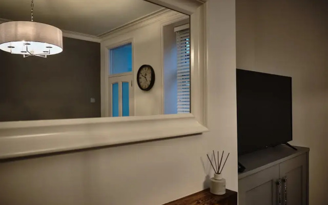 The Townhouse Simple2let Serviced Apartments