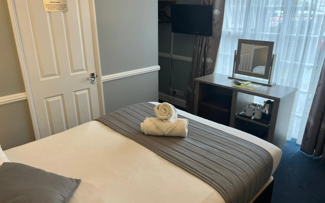 The Corner House Hotel Gatwick