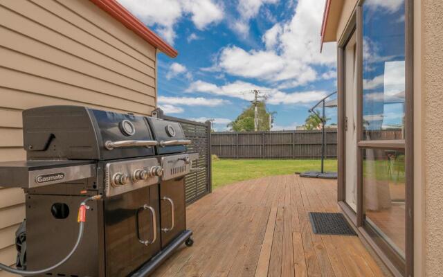 Beach House on Hetherington - Whangamata Holiday Home