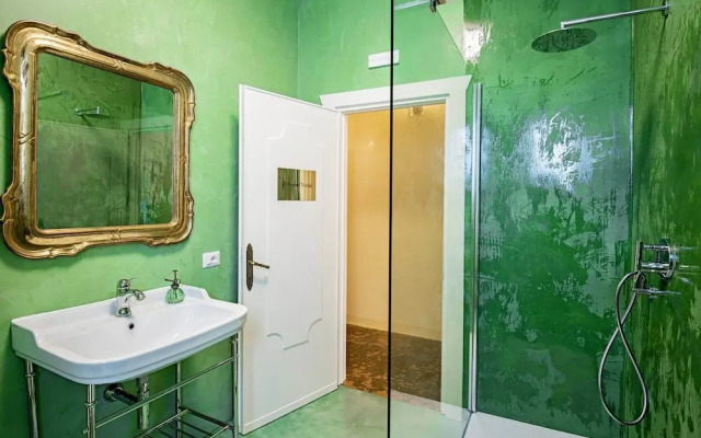 Elegant Central Large House on Lake Como