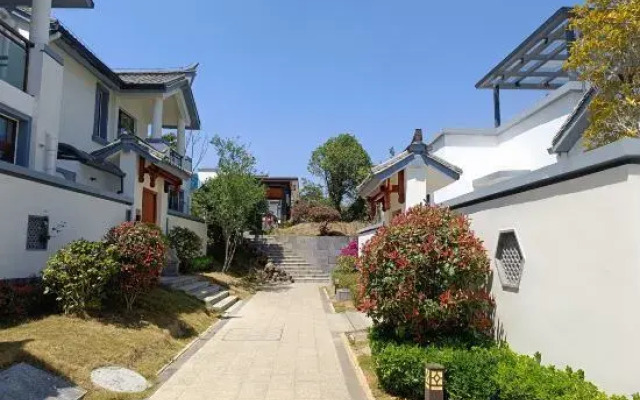 Heyue Hot Spring Villa Hotel