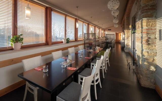 Hotel Chvalska Tvrz