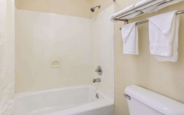 Super 8 by Wyndham Decatur/Lithonia/Atl Area