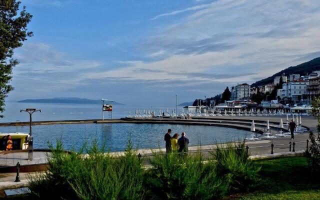 Apartment Lauro Opatija, ground floor, parking, near sea