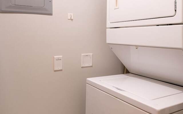 Mountain View 2 Bedroom Condo-Top Floor