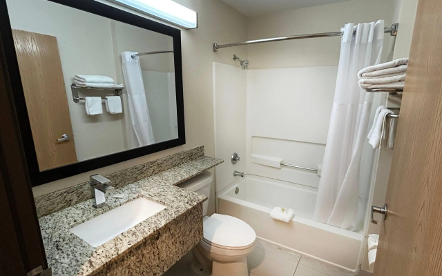 Travelodge by Wyndham Arlington/Dallas Area