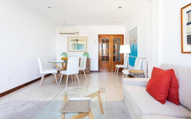 Rooms & Suites Balcony 3D