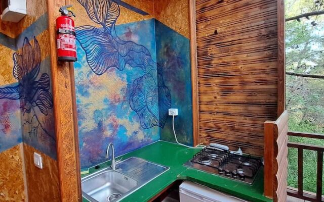 TreeHouses Ljubač Glamping Robinson