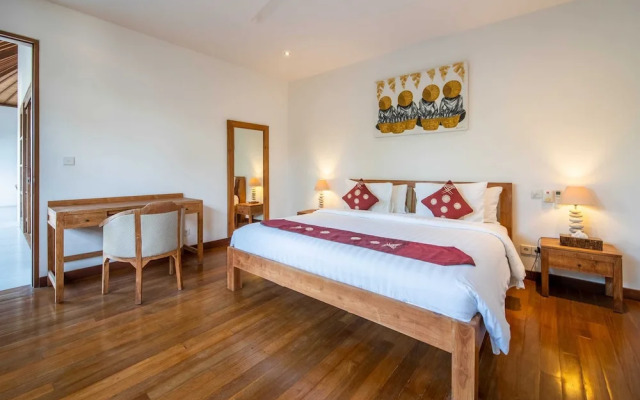 Fabulous Private Villa, 3 BR, Canggu With Staff