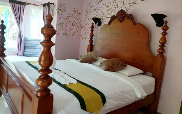 Baan Montra Beach Resort