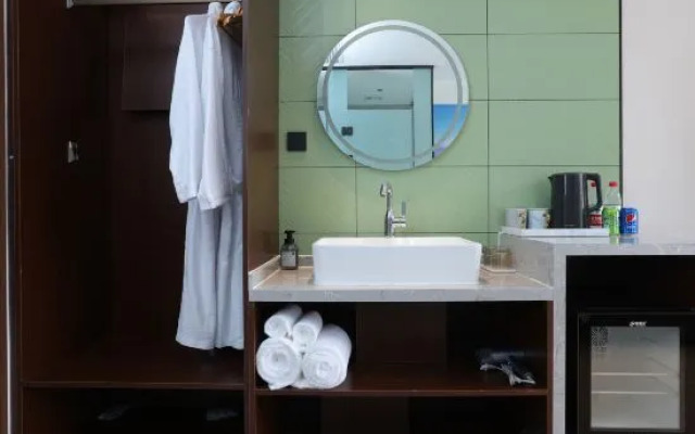 Shili Qingshe (Beijing Chaoyang High-speed Railway Shilipu Subway Station Branch)