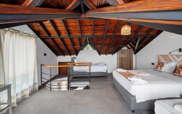 The Green Goose Hotel