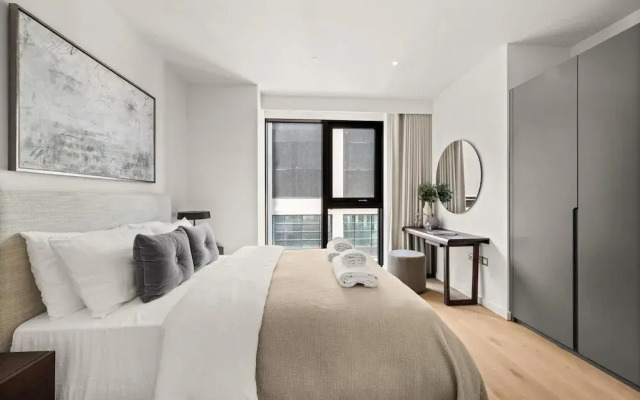 Deluxe two Bedroom Apartment in London s Canary Wharf
