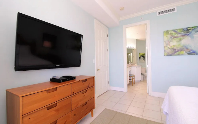 Grand Pointe 702